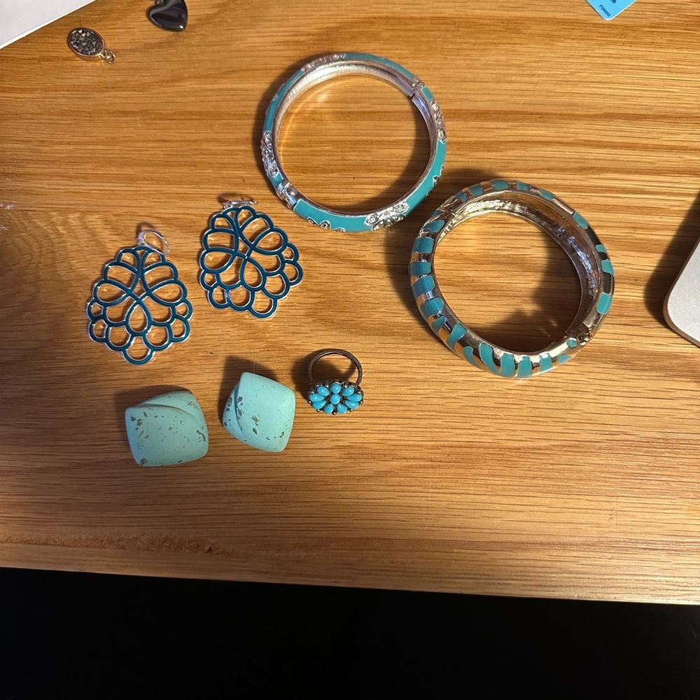 Mixed Turquoise colored Jewelry Set with Bangles and Earrings